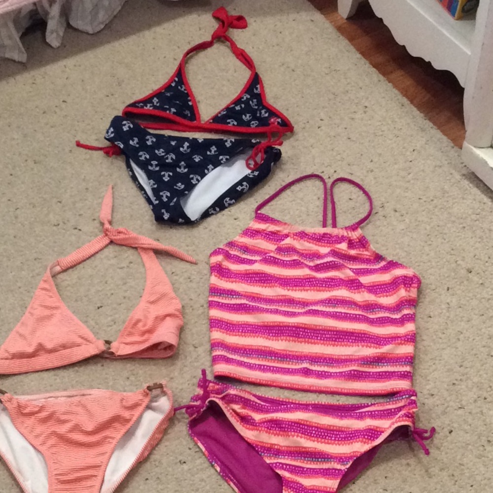 Super cute bathing suits. Fits age 12. 👙